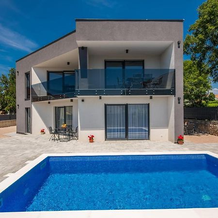 Apartments Villa "Aurea" With Pool Кърк Екстериор снимка