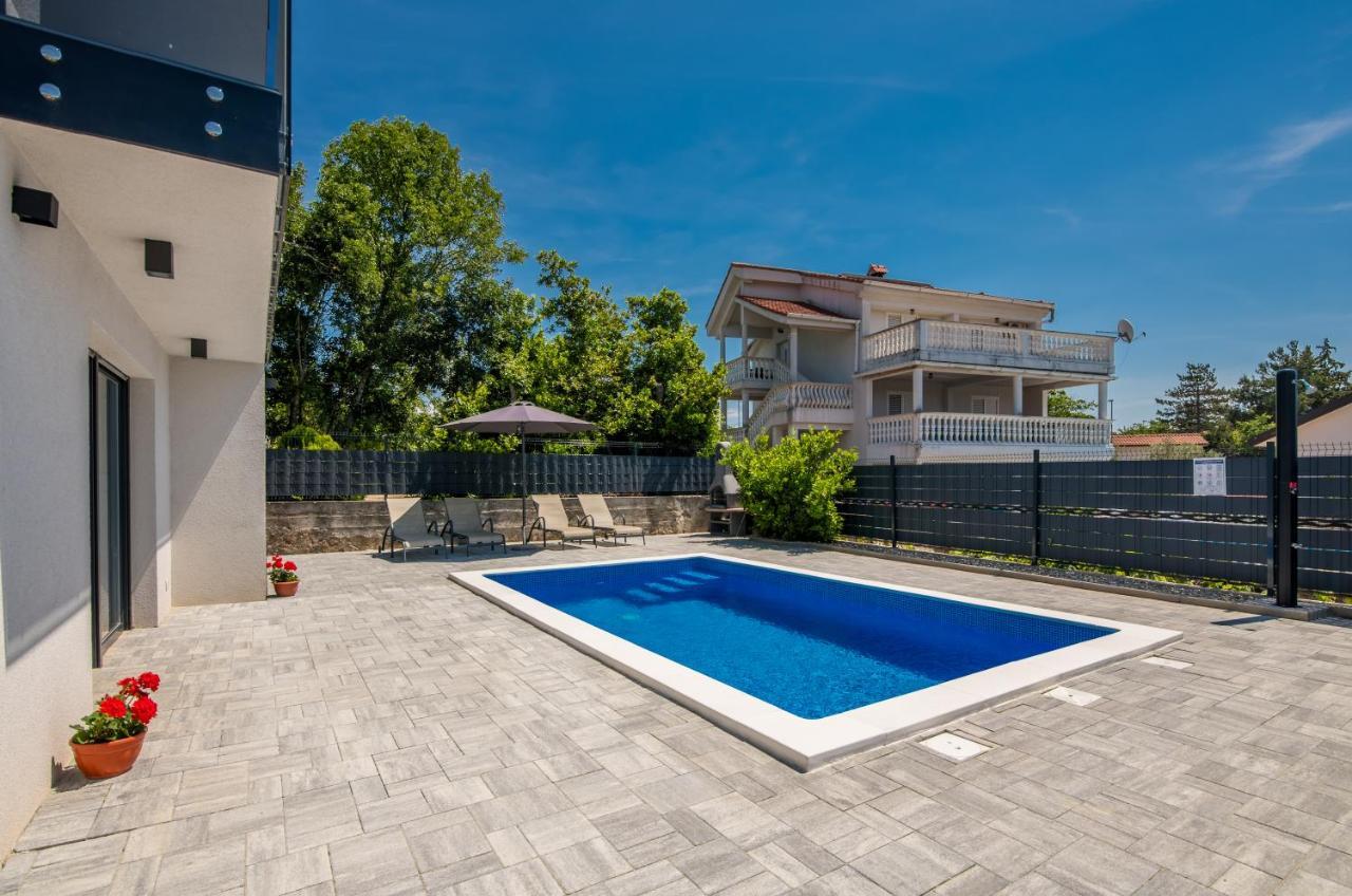 Apartments Villa "Aurea" With Pool Кърк Екстериор снимка