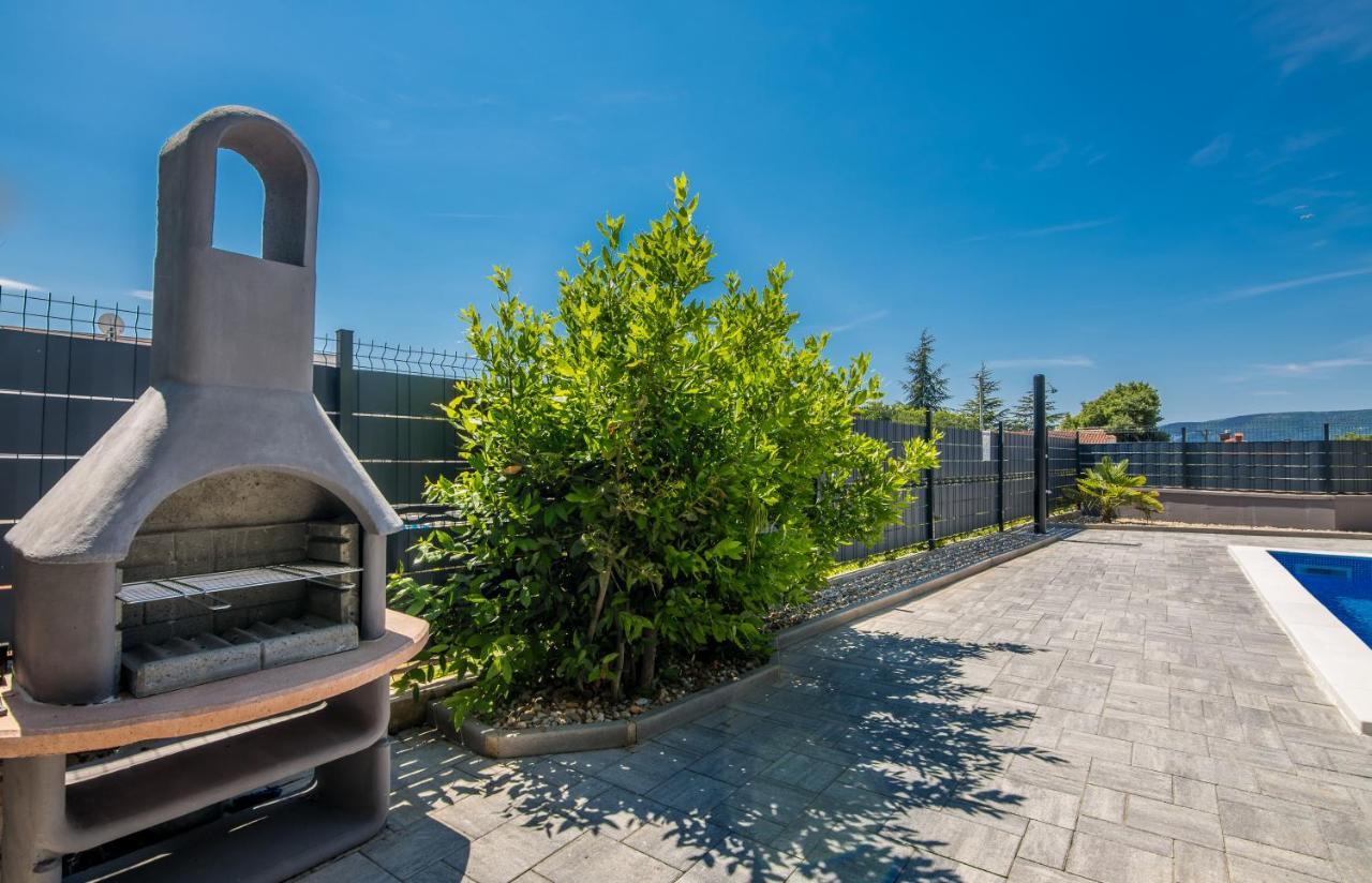 Apartments Villa "Aurea" With Pool Кърк Екстериор снимка