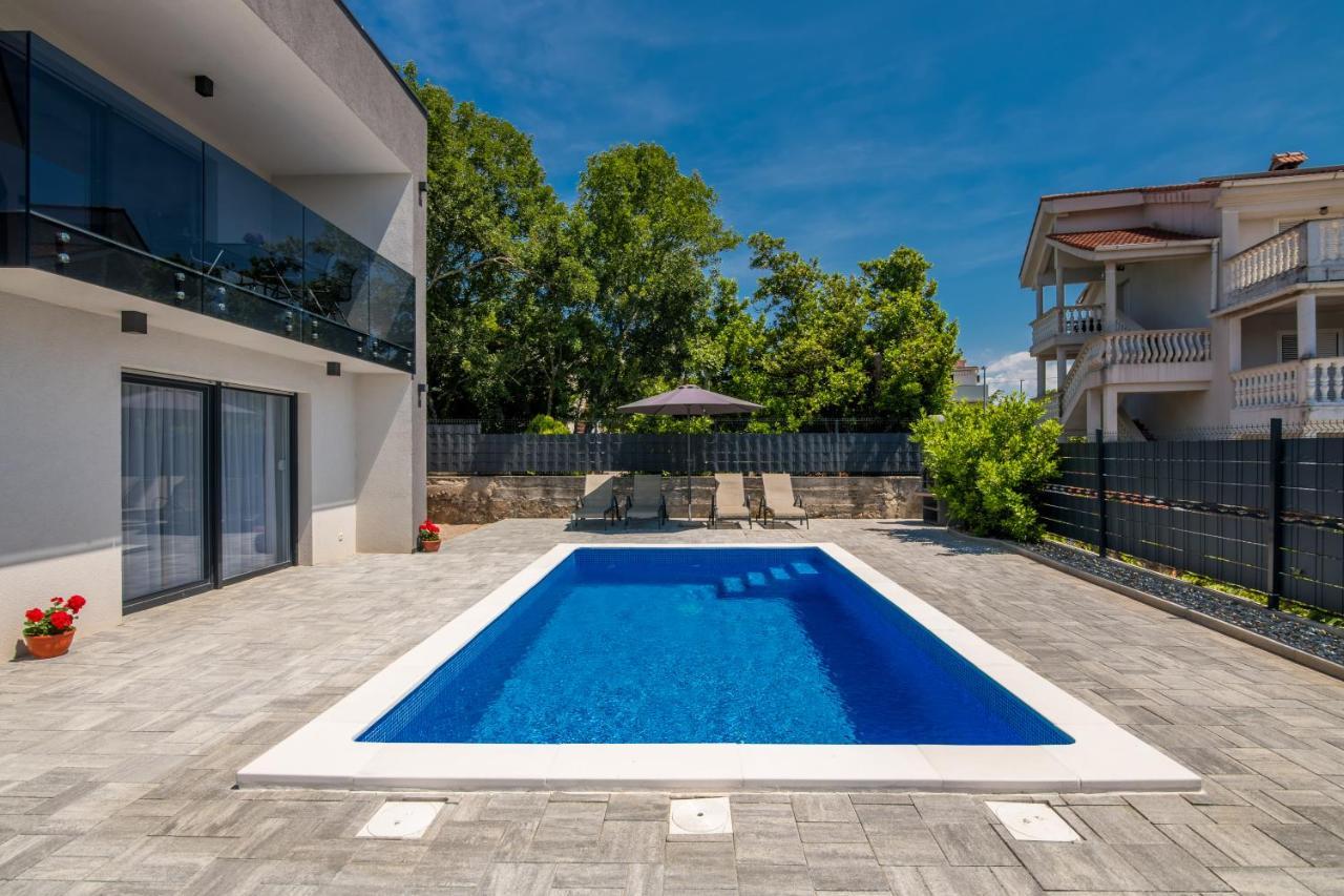 Apartments Villa "Aurea" With Pool Кърк Екстериор снимка