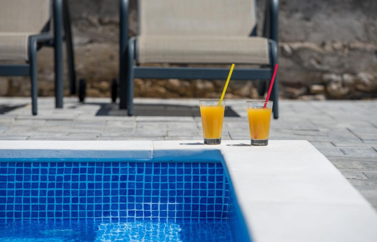 Apartments Villa "Aurea" With Pool Кърк Екстериор снимка