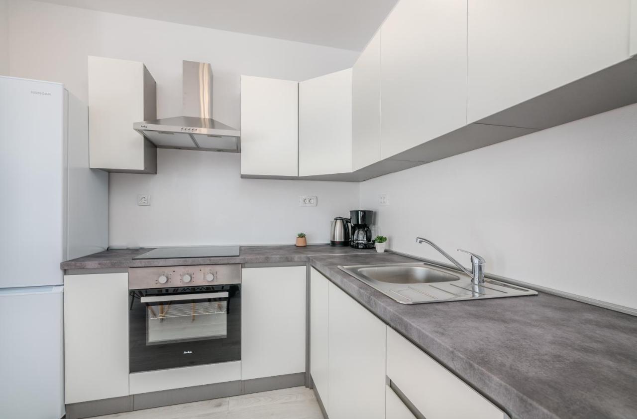 Apartments Villa "Aurea" With Pool Кърк Екстериор снимка