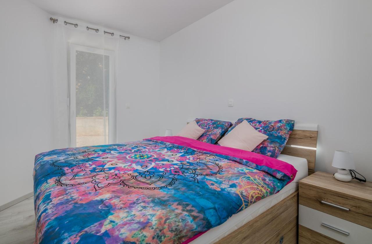 Apartments Villa "Aurea" With Pool Кърк Екстериор снимка