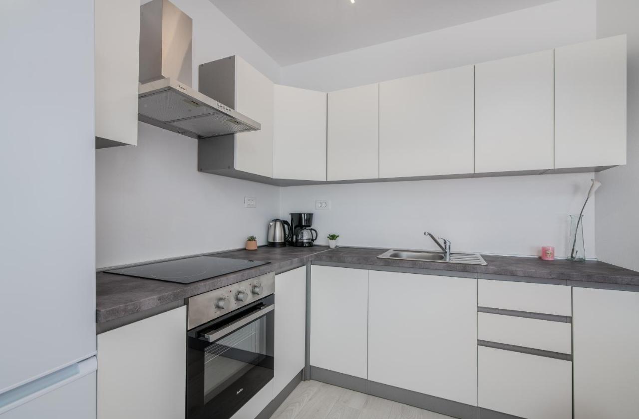 Apartments Villa "Aurea" With Pool Кърк Екстериор снимка