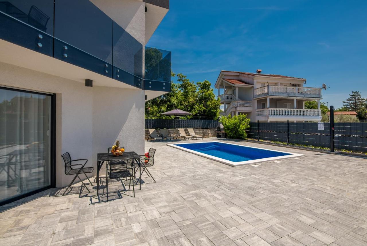 Apartments Villa "Aurea" With Pool Кърк Екстериор снимка