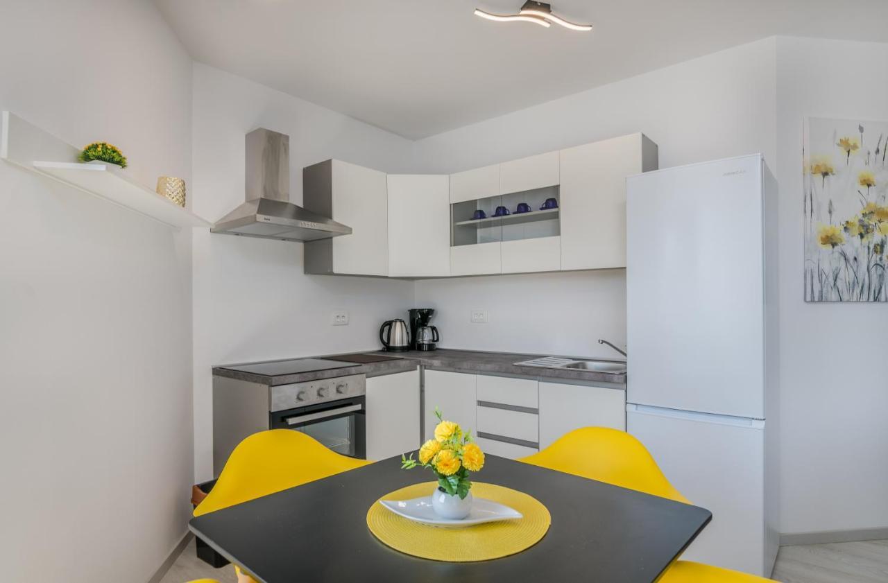 Apartments Villa "Aurea" With Pool Кърк Екстериор снимка