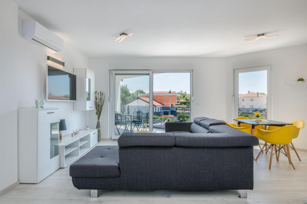 Apartments Villa "Aurea" With Pool Кърк Екстериор снимка