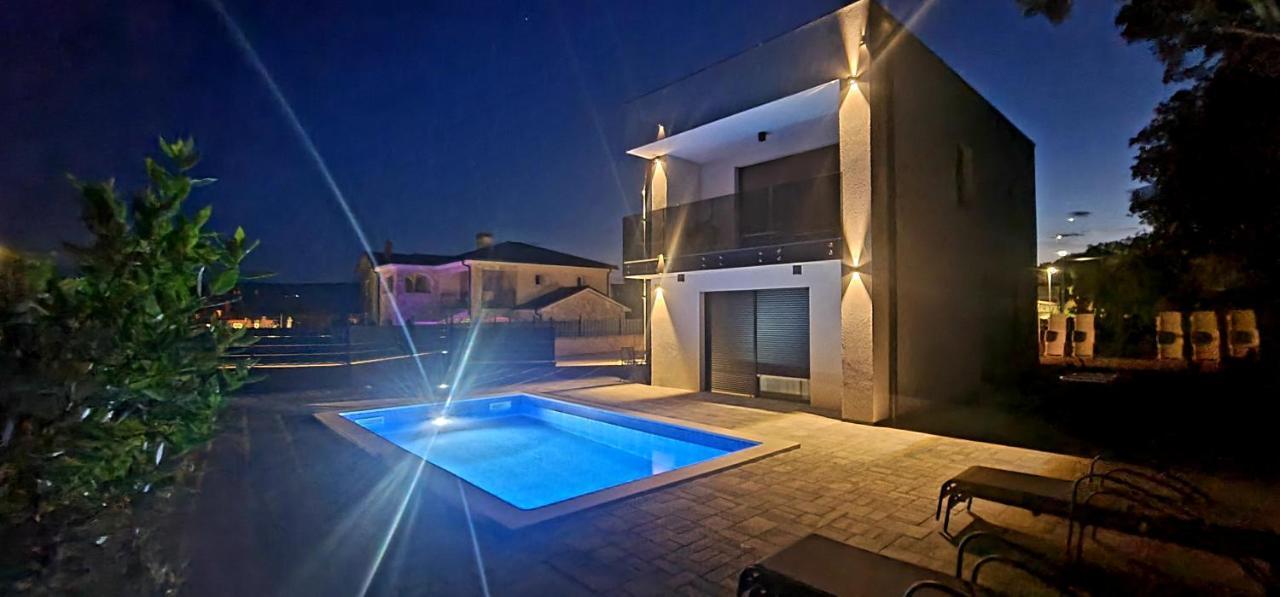 Apartments Villa "Aurea" With Pool Кърк Екстериор снимка