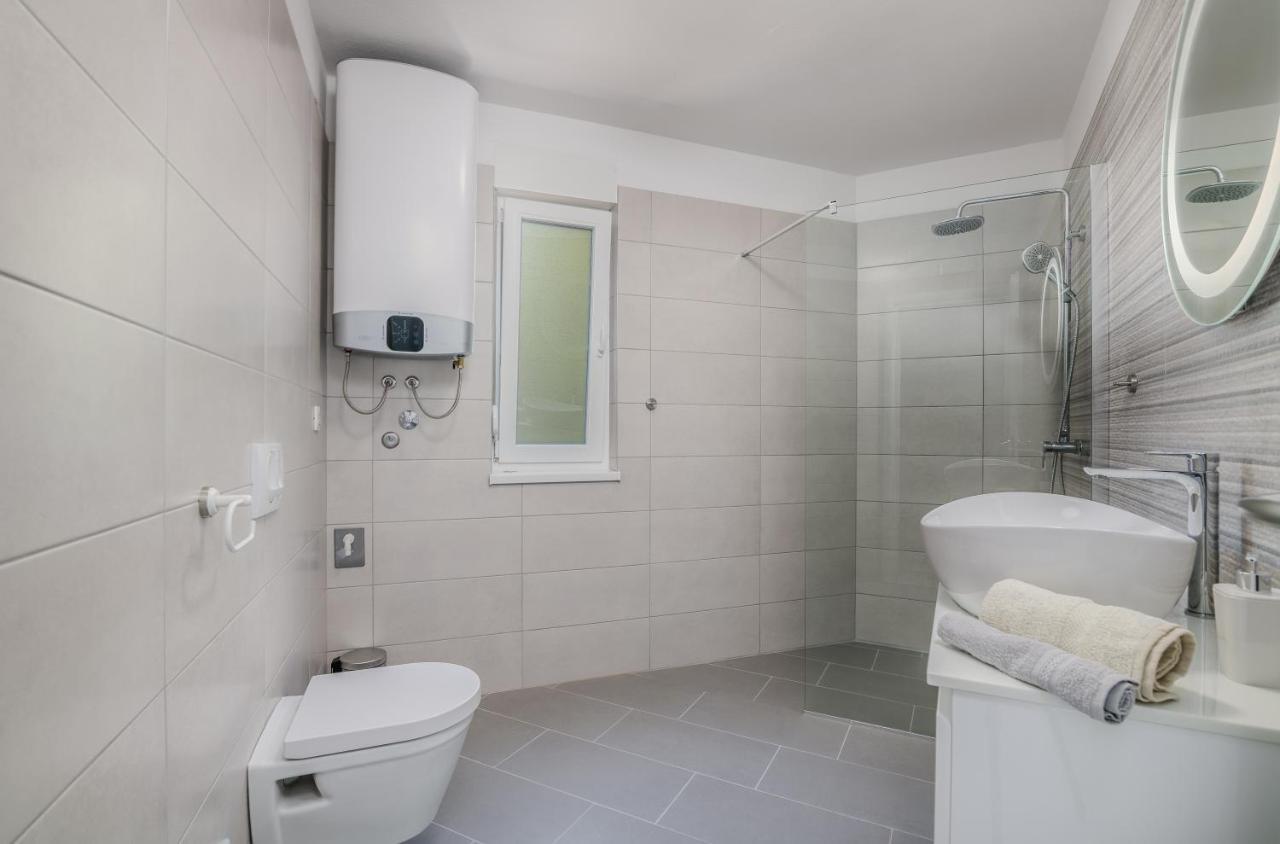 Apartments Villa "Aurea" With Pool Кърк Екстериор снимка