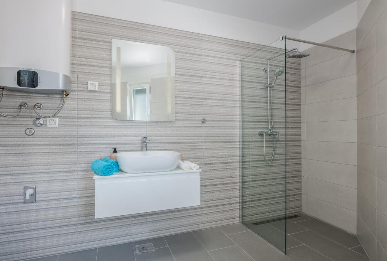 Apartments Villa "Aurea" With Pool Кърк Екстериор снимка