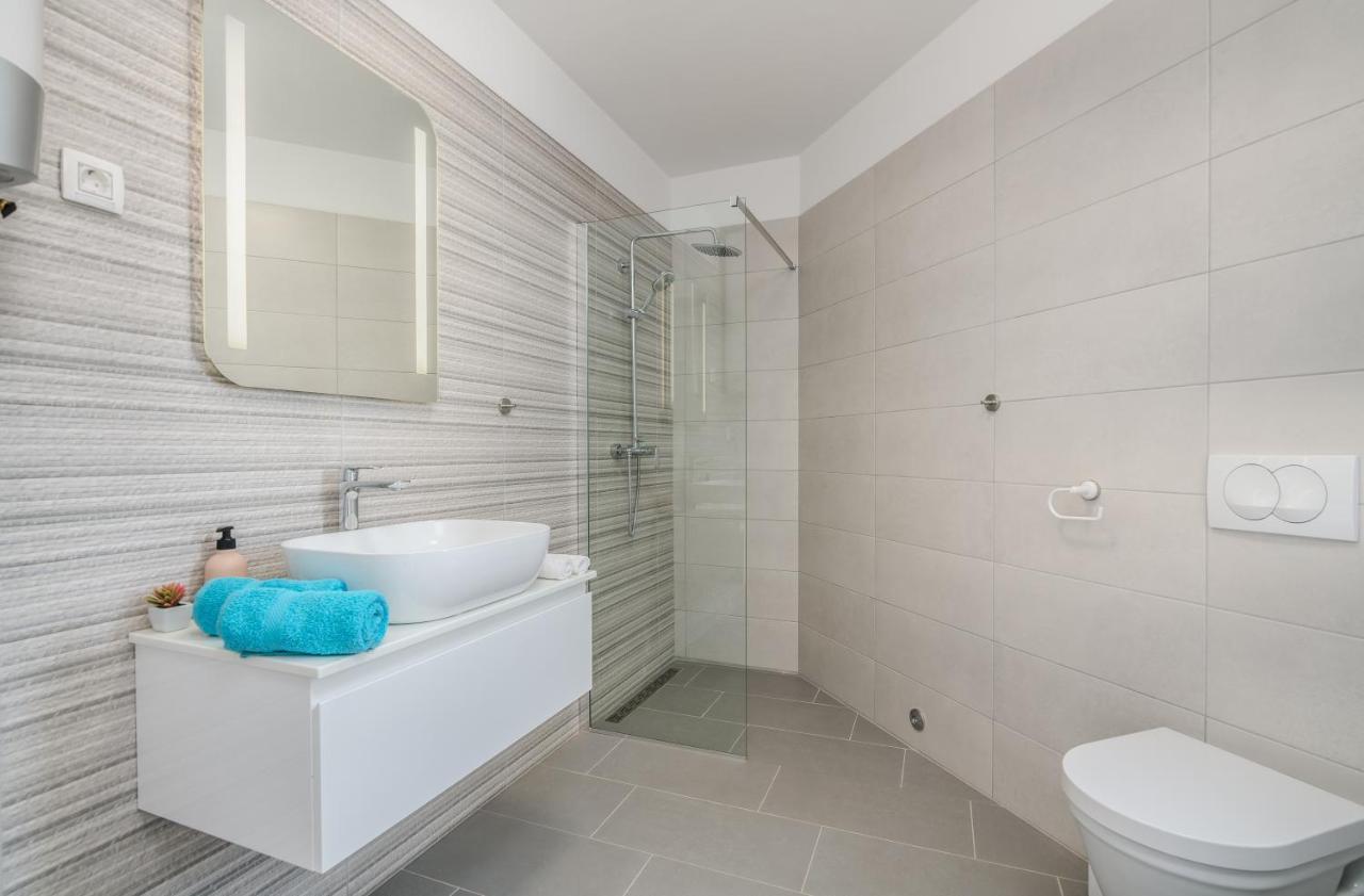 Apartments Villa "Aurea" With Pool Кърк Екстериор снимка