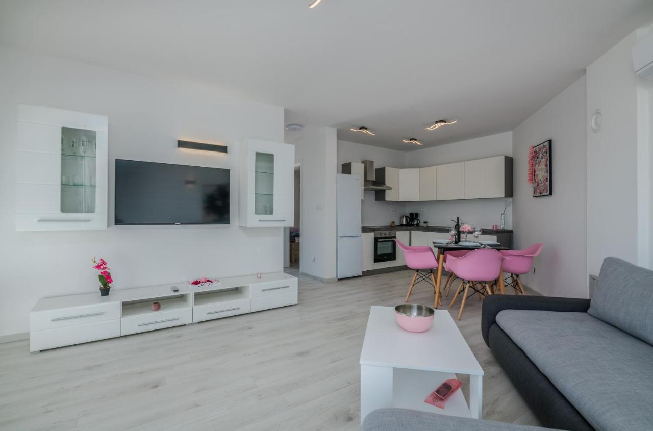 Apartments Villa "Aurea" With Pool Кърк Екстериор снимка