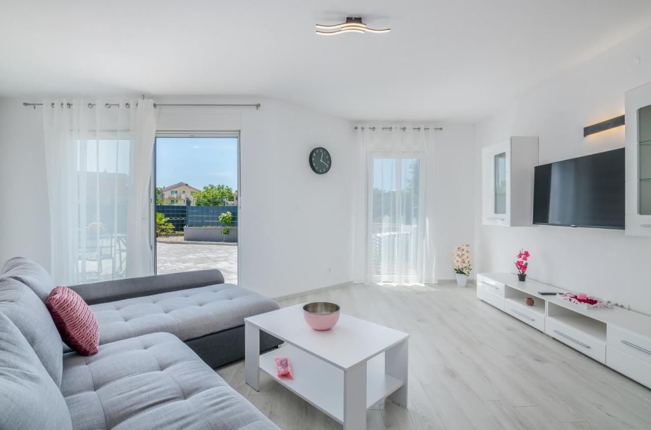 Apartments Villa "Aurea" With Pool Кърк Екстериор снимка