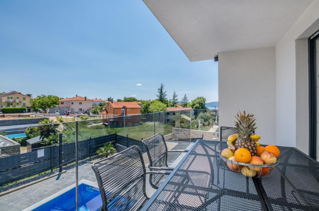 Apartments Villa "Aurea" With Pool Кърк Екстериор снимка