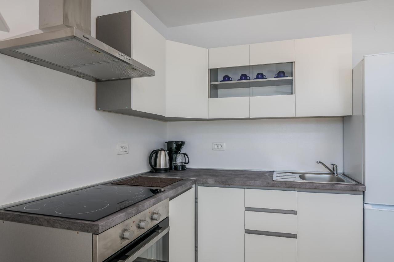 Apartments Villa "Aurea" With Pool Кърк Екстериор снимка