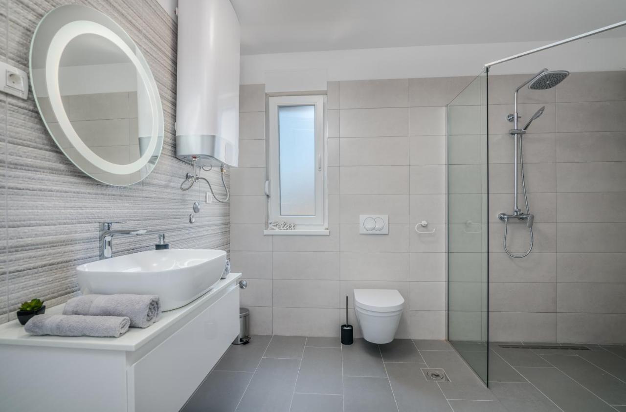 Apartments Villa "Aurea" With Pool Кърк Екстериор снимка