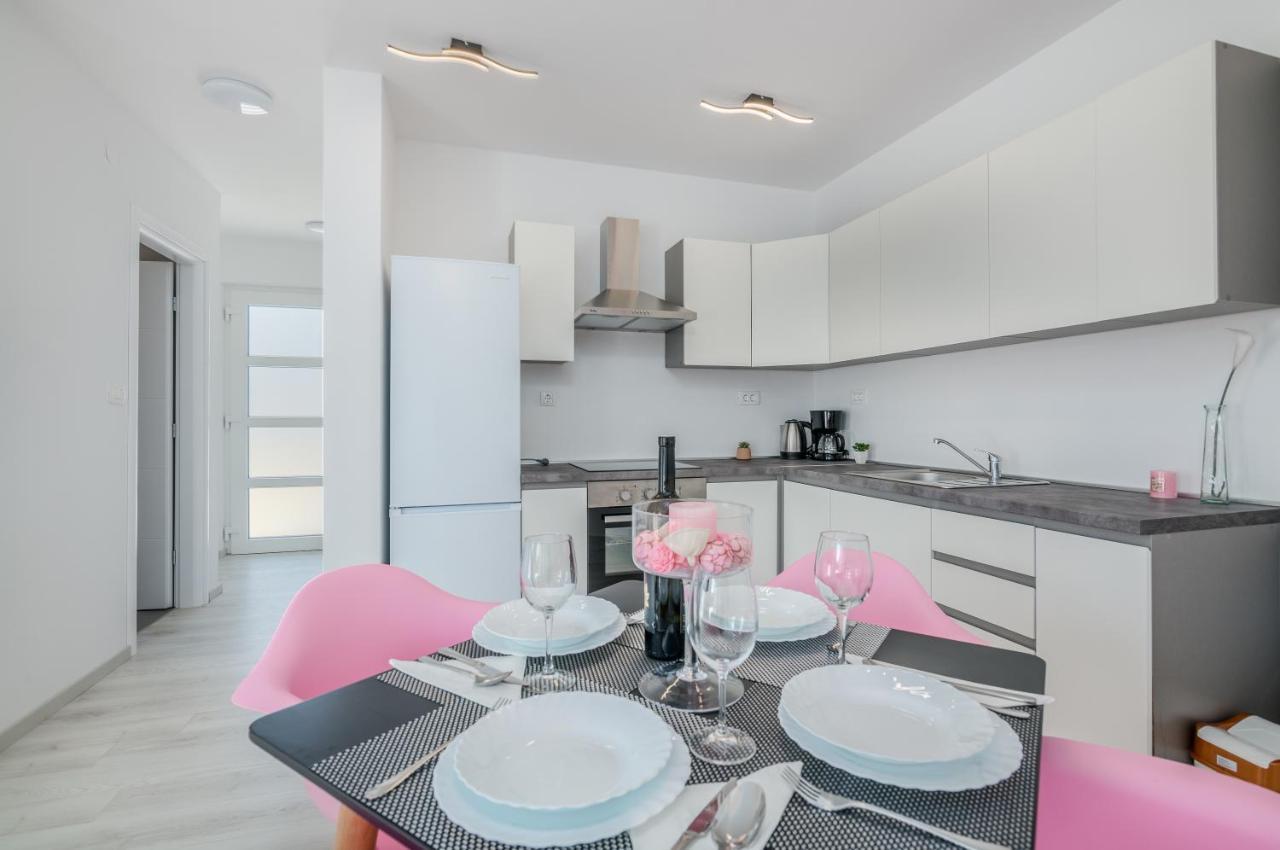 Apartments Villa "Aurea" With Pool Кърк Екстериор снимка