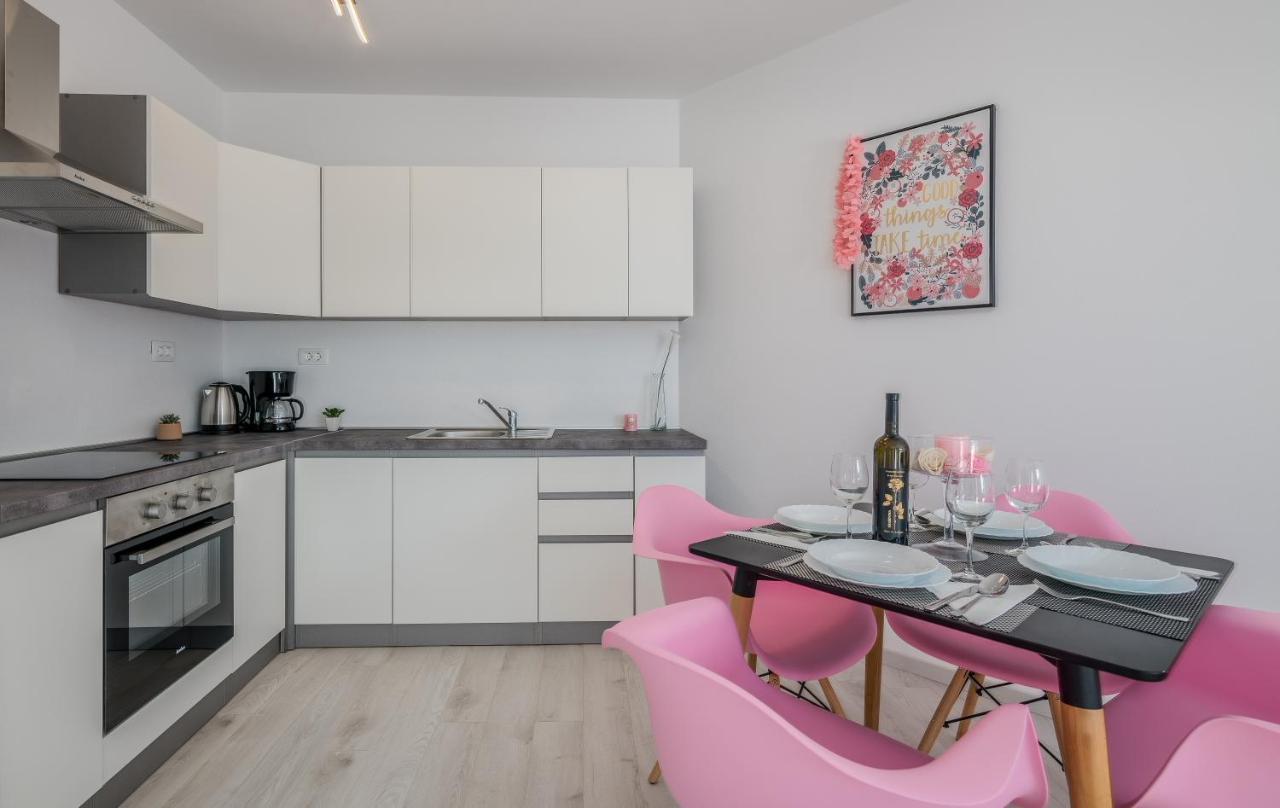 Apartments Villa "Aurea" With Pool Кърк Екстериор снимка