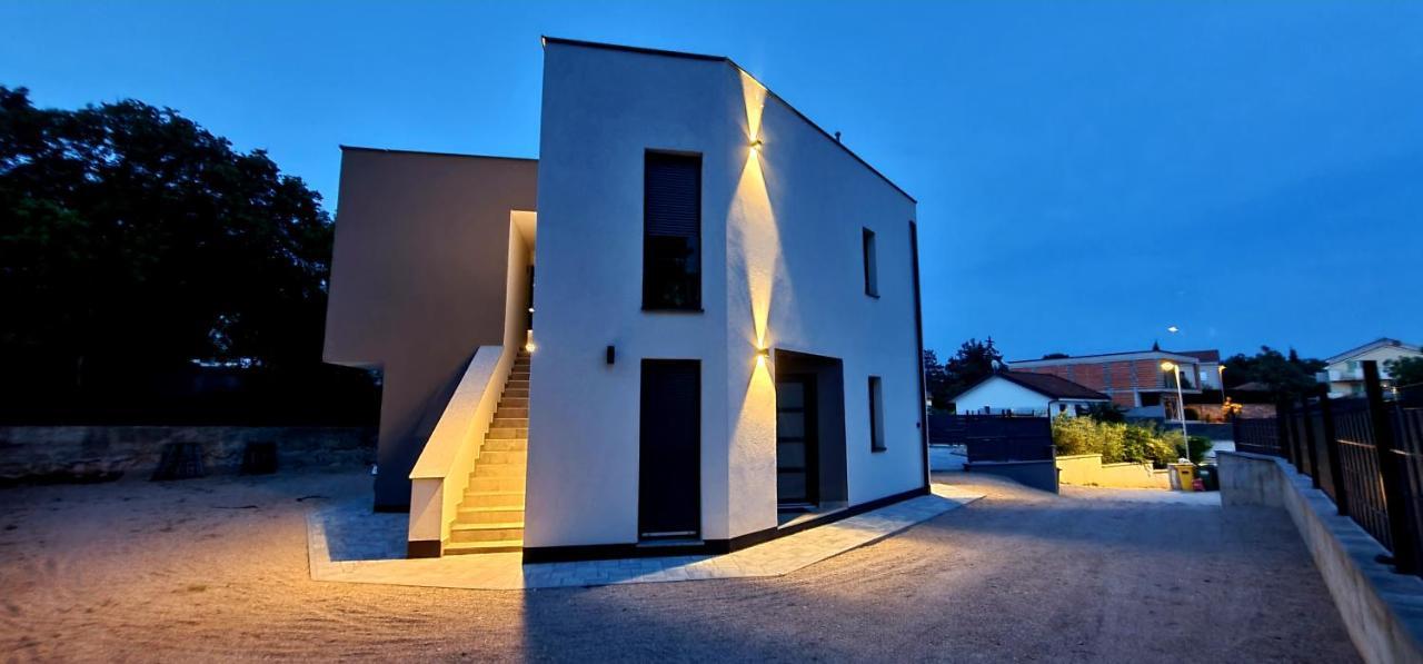 Apartments Villa "Aurea" With Pool Кърк Екстериор снимка